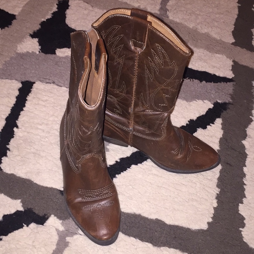 Cowgirl/boy boots